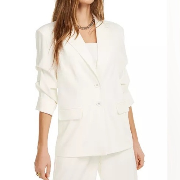 Danielle Bernstein white blazer - Picture 2 of 10